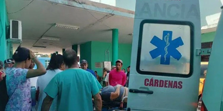 Adolescente en estado grave tras choque entre un auto y un tractor en Matanzas