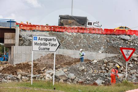 Intercambio vial del aeropuerto está al 95% y se pondrá en funcionamiento antes de lo previsto