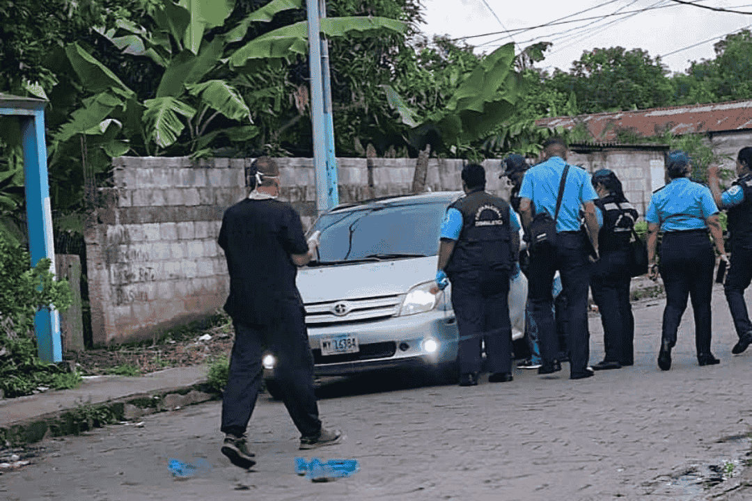 pareja-fallece-dentro-de-vehiculo-por-intoxicacion-de-monoxido-de-carbono