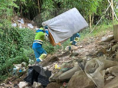 en-rionegro-rescataron-a-dos-ninos-que-vivian-en-cambuches-debajo-de-los-puentes