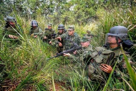 Recortes del Gobierno Nacional tienen al Ejército trabajando con las uñas en Antioquia