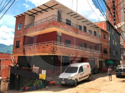 Asesinaron a puñaladas a un hombre que trató de evitar una pelea de pareja en Bello