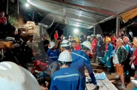 Tras 12 horas de labores, rescataron con vida a los 18 mineros atrapados en Remedios, Antioquia
