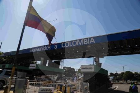Colombia y Venezuela acuerdan zona de paz y comercio en la frontera