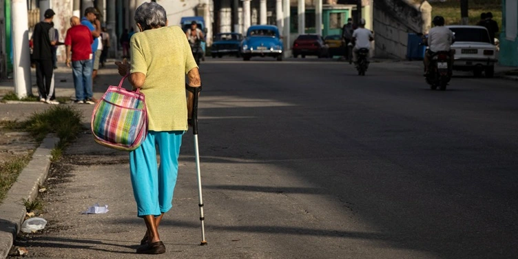 Recortes, dependencia y caridad: ¿Cómo no morir de hambre en Cuba?