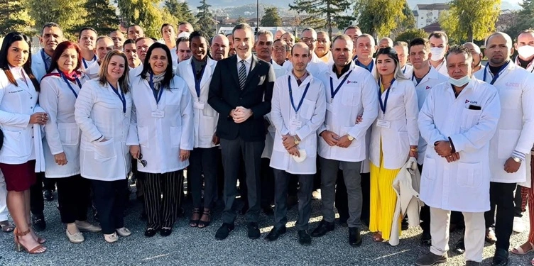 Fuga de doctores de la Misión Médica Cubana en Italia reaviva denuncias de esclavitud moderna