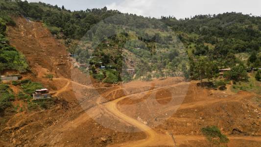 ¡Increíble! Ilegales ya están loteando la zona donde ocurrió la tragedia de Granizal hace un mes