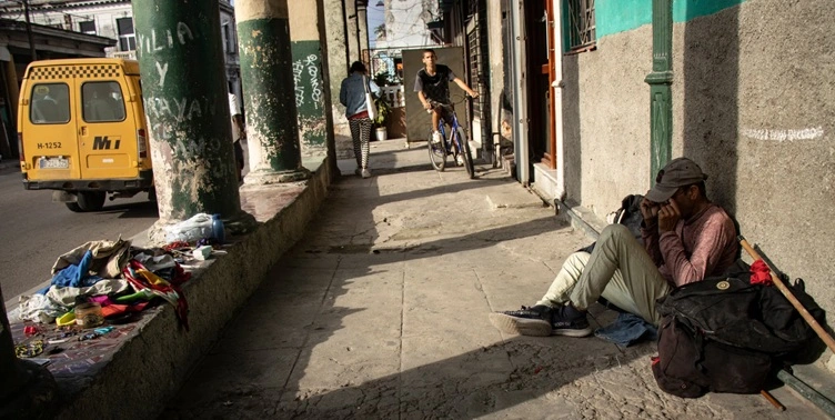 con-hambre,-sin-luz…-pero-calzados:-llegan-las-chancletas-‘made-in-china’ 