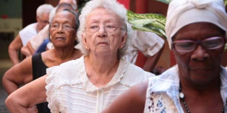 Hasta los ancianos quieren casarse con extranjeros para emigrar