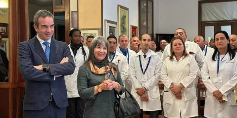 Roberto Occhiuto miente: los médicos cubanos en Calabria solo reciben el 23% de su salario