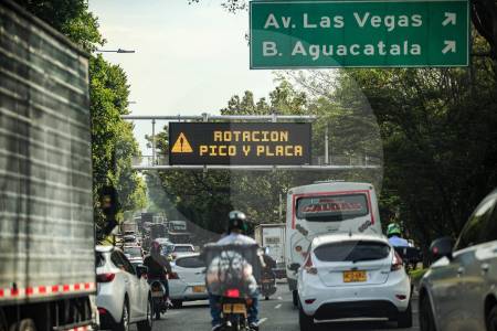 pilas-que-desde-este-lunes-cambia-el-pico-y-placa-en-medellin:-asi-quedo-la-nueva-rotacion
