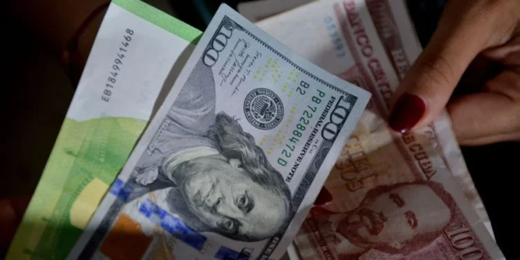 El dólar y el euro inician la semana en máximos históricos en el mercado informal cubano
