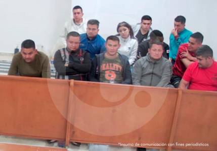 Escándalo: 12 policías de Bogotá se asociaron con mendigos para robar cables de telefonía