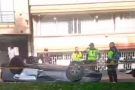 Investigan la caída de un carro desde ascensor vehicular en Bogotá que dejó una persona muerta