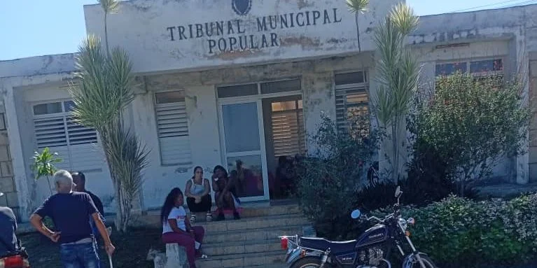 Celebran juicio contra tres opositores cubanos recluidos en prisión desde hace casi un año