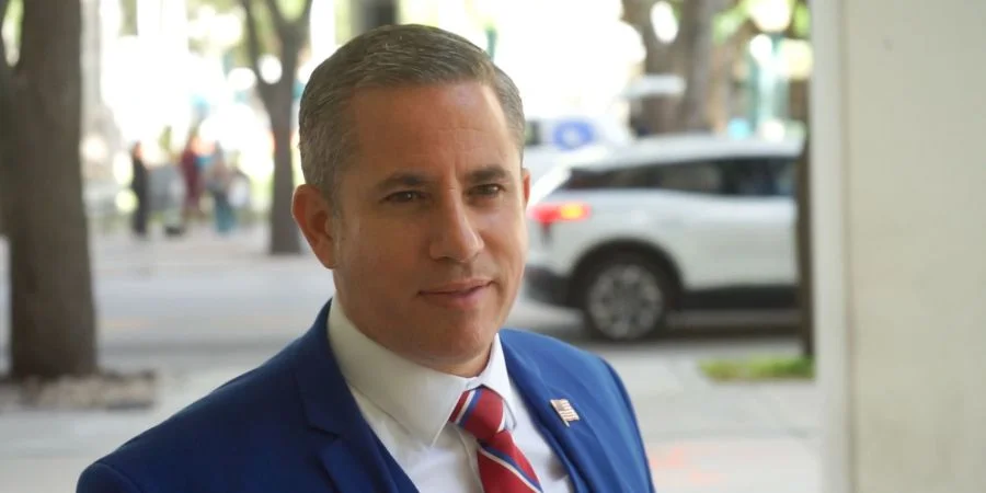 De Güines al Gobierno de Miami-Dade: la historia de Dariel Fernández