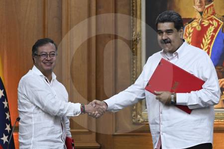 Petro defiende a Maduro después de que Trump aumentara la recompensa por su captura