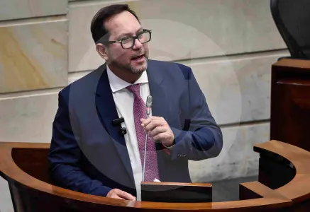 “No hace bien Petro en Twitter con sus mensajes de división constante”: presidente del Senado