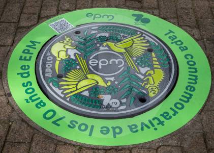 ¿Ya las vio? Hay alcantarillas nuevas y conmemorativas por los 70 años de EPM