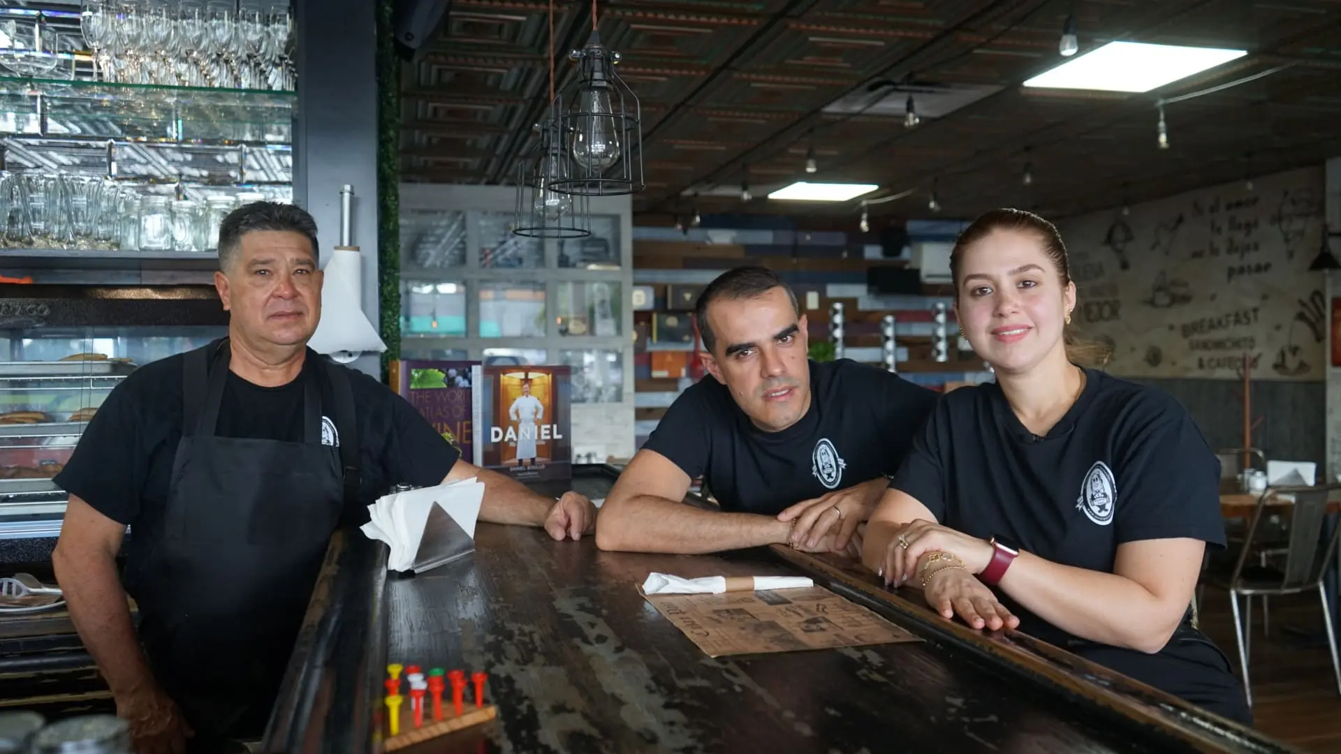 De lavar platos y trabajar en construcción a ser dueños de un restaurante en Miami