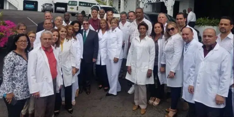 Régimen se queja por sanciones de EE.UU. y dice que seguirá exportando médicos