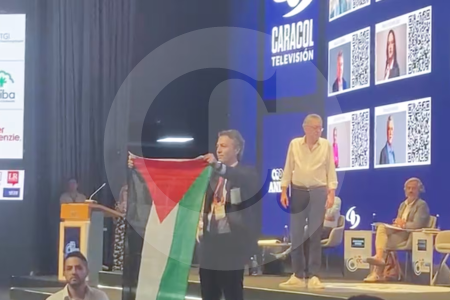 En video | Sacaron abucheado a Daniel Quintero del congreso de la ANDI gritándole “ladrón”