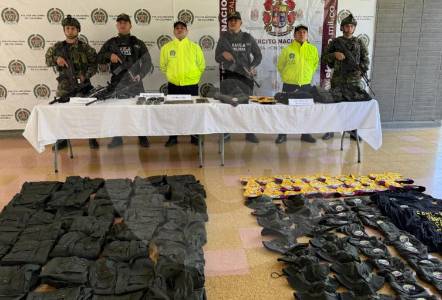 Ejército incautó armas y uniformes de disidencias de las Farc en Ibagué