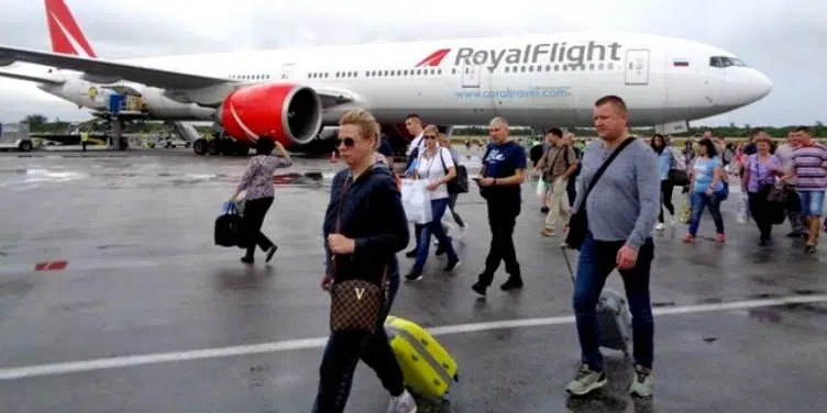 «Ropa de cama sucia, toallas viejas y comida insípida»: Medio ruso desalienta el turismo a Cuba