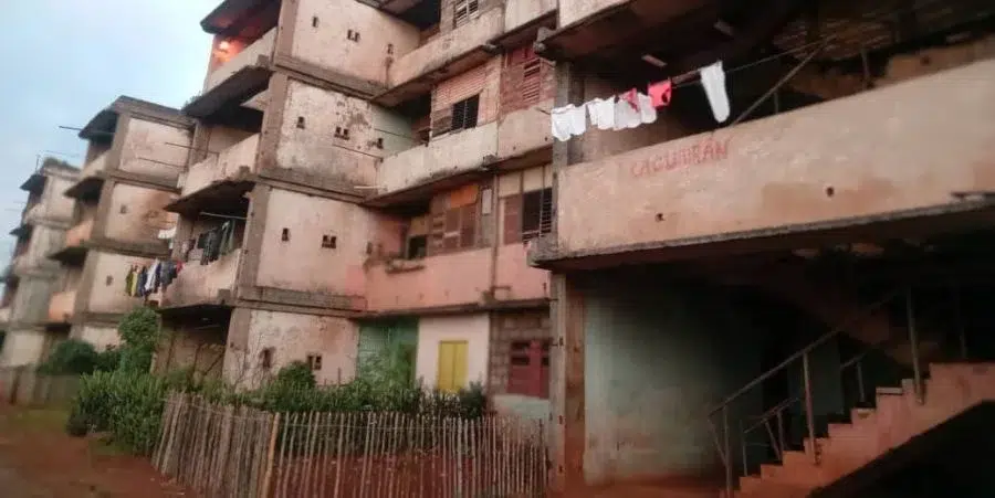 Moa: Residentes denuncian riesgo de colapso de un edificio multifamiliar de 40 viviendas