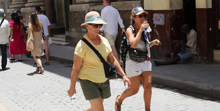 El turismo en Cuba se desploma un 23% en los primeros siete meses de 2025