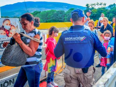 ¿Por qué se van y qué destinos buscan los colombianos que piden refugio en el exterior?