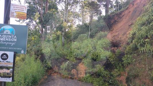 Deslizamiento de gran magnitud tiene cerrada la vía El Peñol – Guatapé