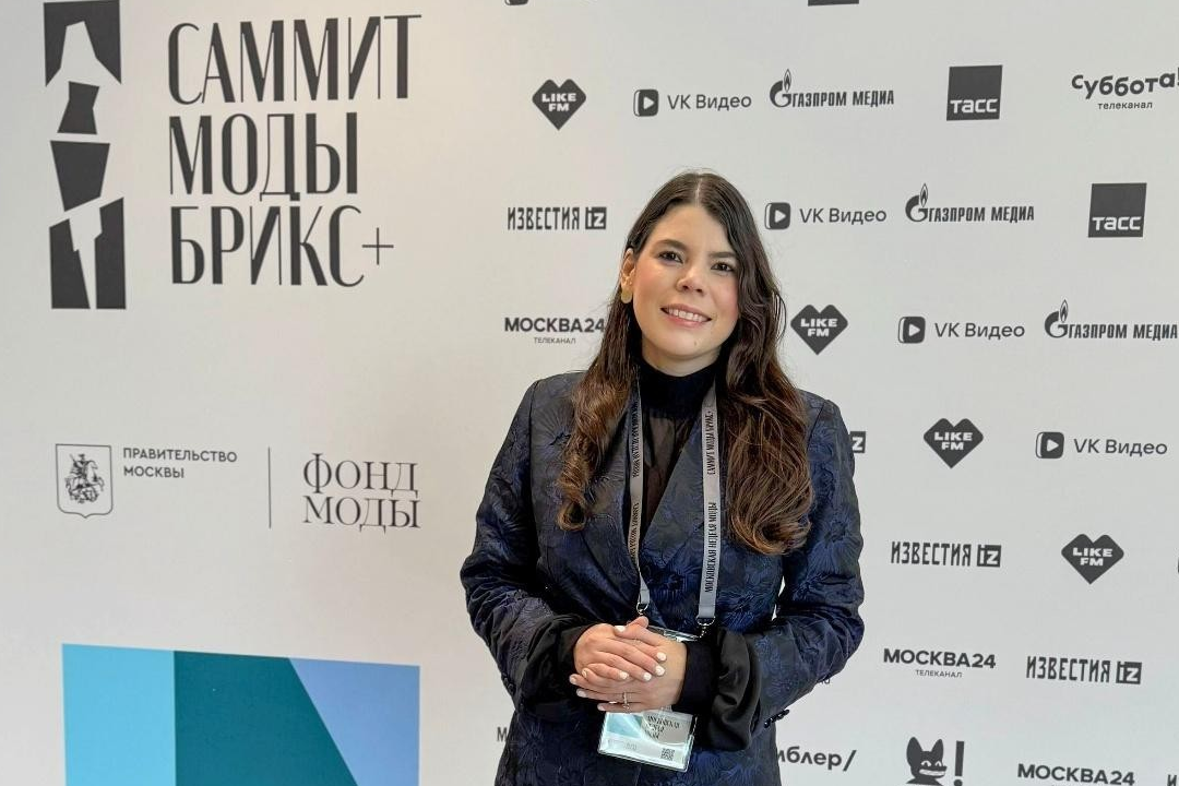 Hija de dictadores lleva ostentoso desfile de moda a Rusia