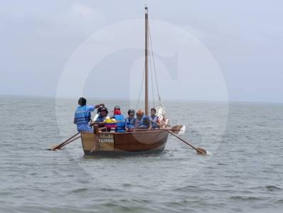Estrenaron barco a vela con el que revive carpintería naval en Urabá