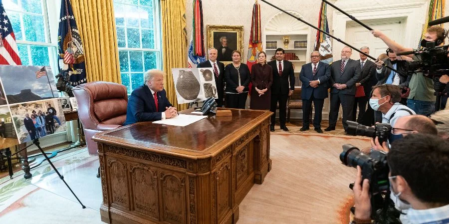 Trump advierte que derribará aviones venezolanos si amenazan a buques de EE.UU.