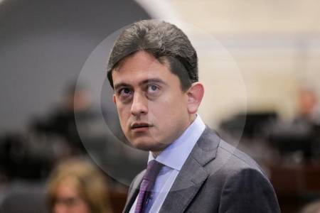El exministro Luis Carlos Reyes confirmó que se lanzará como candidato presidencial en 2026