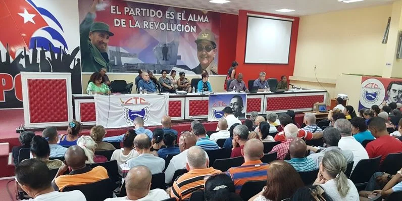 Marchas a favor del régimen sí, huelgas no: Se viene un nuevo Código de Trabajo en Cuba