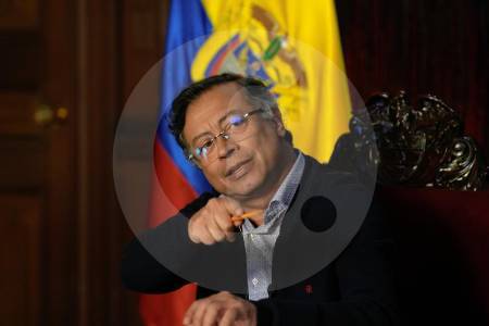 no-los-baja-de-traidores:-petro-ahora-ataca-a-sus-exministros-como-si-fueran-peores-enemigos