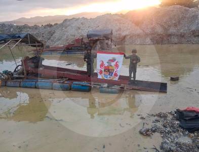 Destruyen maquinaria utilizada para minería ilegal en el Bajo Cauca; sería del Clan del Golfo