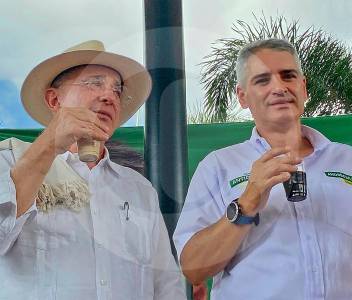 ¿referendo-de-autonomia-fiscal-se-hundio-por-orden-de-alvaro-uribe?