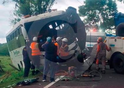 Accidente de bus con aprendices del Sena en el Urabá antioqueño dejó tres personas muertas