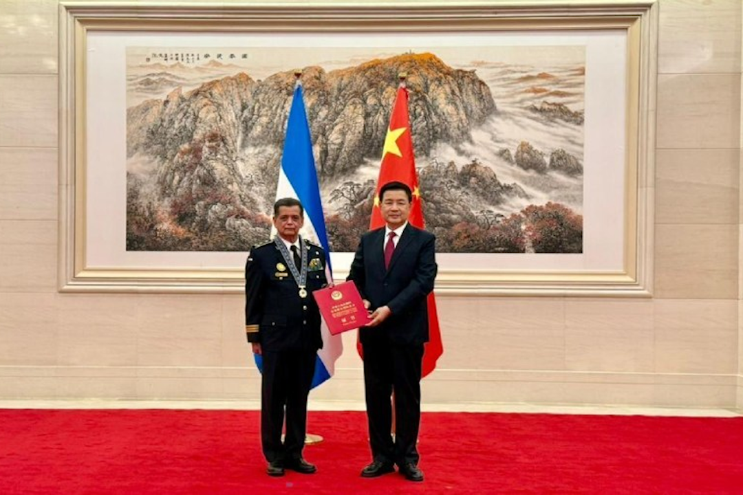 China comunista condecora a jefe de la Policía sandinista