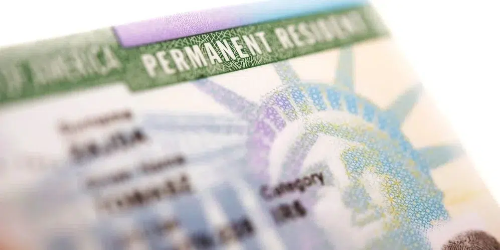Embajada de EE.UU. en La Habana emite alerta por incremento de robos de ‘green cards’ en Cuba
