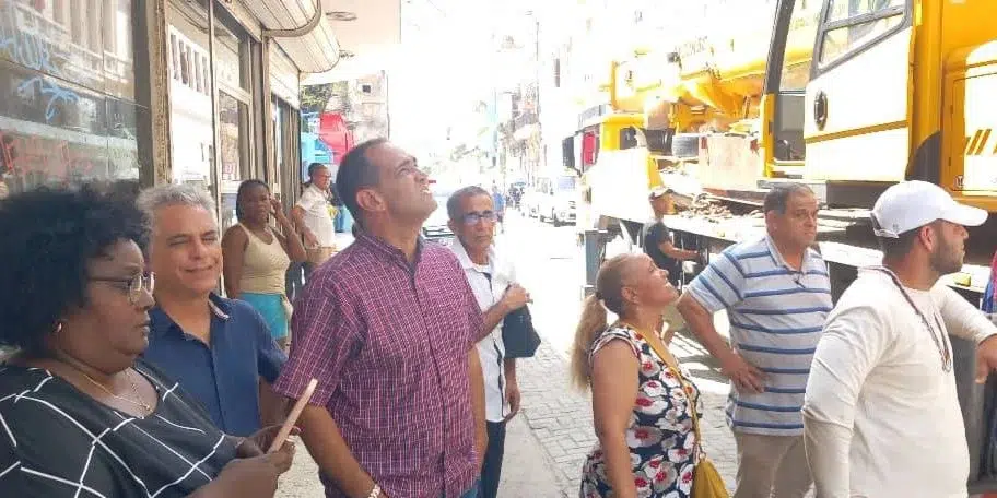 Evacúan un edificio de Centro Habana por derrumbe parcial: hubo tres heridos 