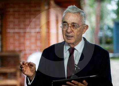 Corte Suprema de Justicia ratifica que expresidente Uribe podrá seguir defendiéndose en libertad