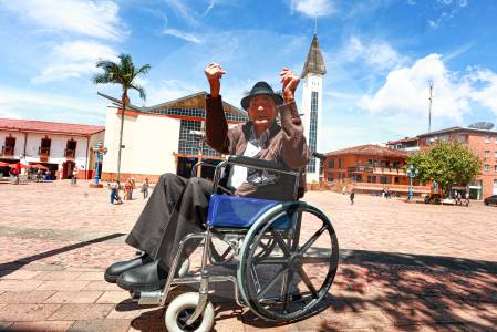 Julio, el hombre más longevo de Colombia, es una celebridad en El Carmen de Viboral
