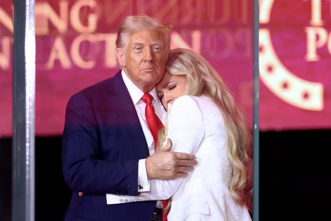 trump-elogia-al-asesinado-charlie-kirk-en-gran-evento-conmemorativo-–-nicaragua-investiga