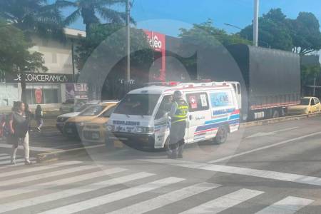 ¿“hecha-la-ley…”?-sorprenden-a-una-ambulancia-transportando-pasajeros-en-pleno-dia-sin-carro-en-cali