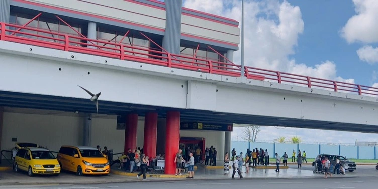 averia-en-la-terminal-3-del-aeropuerto-jose-marti-obliga-a-trasladar-vuelos