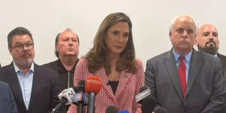 salazar-y-lideres-del-sur-de-florida-impulsan-el-proyecto-de-ley-dignidad-con-«mucha-esperanza»